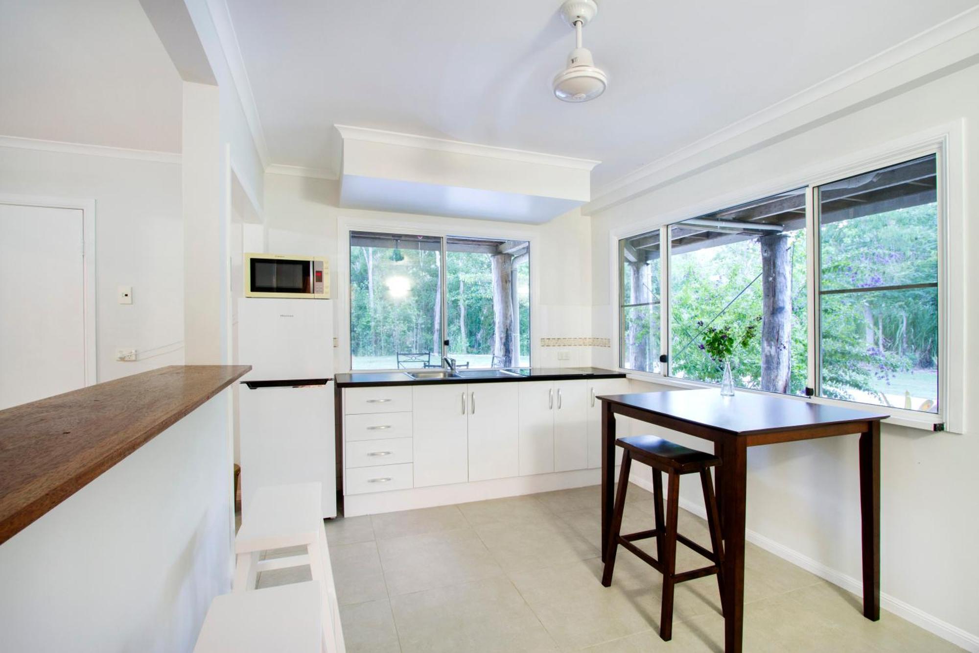 Airlie Beach Eco Cabins - Adults Only Екстер'єр фото